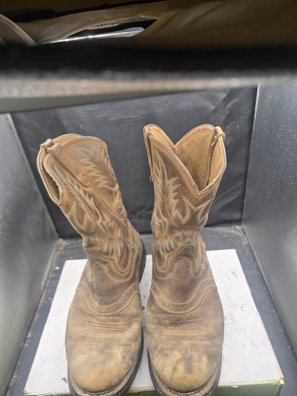 Ariat Tan Brown Western Cowboy Boots with Stitch Detail